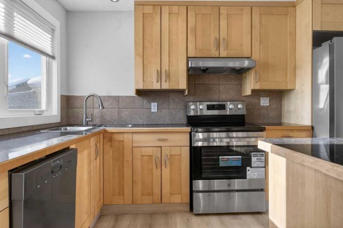 159 Pinecliff Way Ne, Calgary, AB - Indoor Photo Showing Kitchen