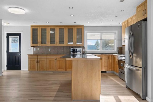 159 Pinecliff Way Ne, Calgary, AB - Indoor Photo Showing Kitchen