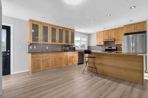 159 Pinecliff Way Ne, Calgary, AB - Indoor Photo Showing Kitchen