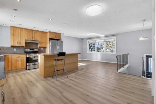 159 Pinecliff Way Ne, Calgary, AB - Indoor Photo Showing Kitchen