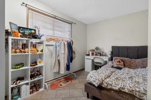6723 23 Avenue Ne, Calgary, AB - Indoor Photo Showing Bedroom