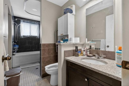 6723 23 Avenue Ne, Calgary, AB - Indoor Photo Showing Bathroom