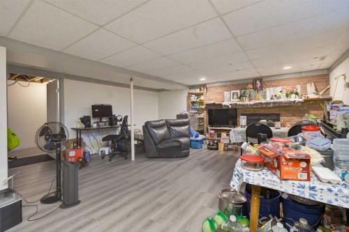 6723 23 Avenue Ne, Calgary, AB - Indoor