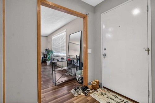 6723 23 Avenue Ne, Calgary, AB - Indoor Photo Showing Other Room