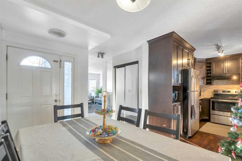 19 Castlepark Way Ne, Calgary, AB - Indoor Photo Showing Kitchen