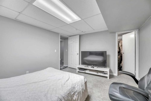 19 Castlepark Way Ne, Calgary, AB - Indoor Photo Showing Bedroom