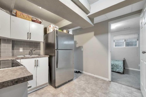 19 Castlepark Way Ne, Calgary, AB - Indoor Photo Showing Kitchen