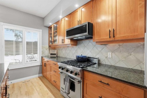 45 Somme Boulevard Sw, Calgary, AB - Indoor Photo Showing Kitchen