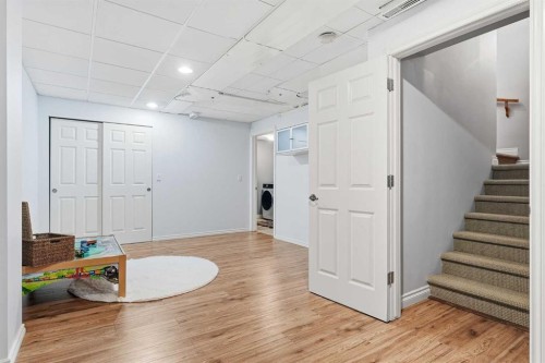 45 Somme Boulevard Sw, Calgary, AB - Indoor Photo Showing Other Room