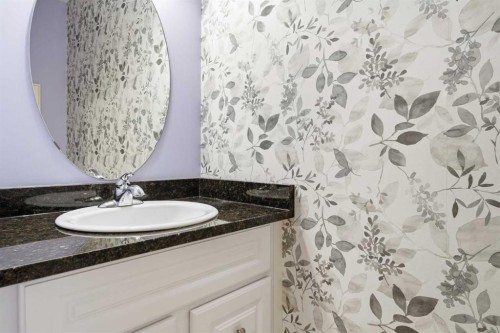 45 Somme Boulevard Sw, Calgary, AB - Indoor Photo Showing Bathroom