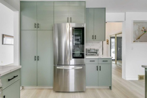 432 129 Avenue Se, Calgary, AB - Indoor Photo Showing Kitchen With Upgraded Kitchen