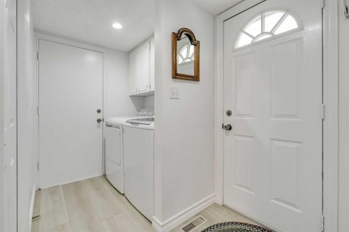 432 129 Avenue Se, Calgary, AB - Indoor Photo Showing Laundry Room