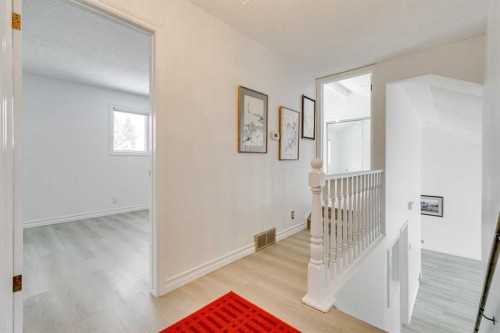 432 129 Avenue Se, Calgary, AB - Indoor Photo Showing Other Room