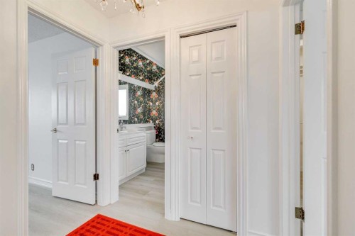 432 129 Avenue Se, Calgary, AB - Indoor Photo Showing Other Room