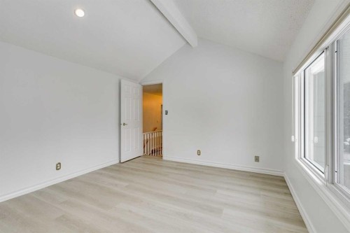 432 129 Avenue Se, Calgary, AB - Indoor Photo Showing Other Room