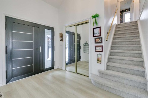 432 129 Avenue Se, Calgary, AB - Indoor Photo Showing Other Room