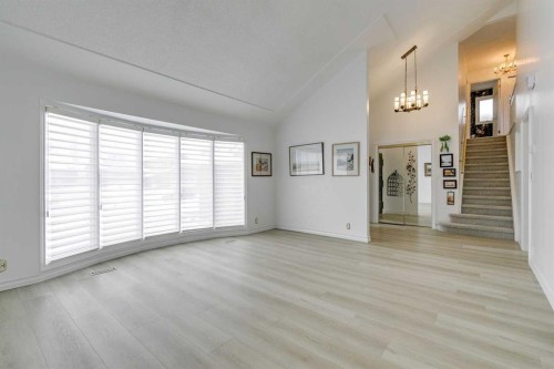 432 129 Avenue Se, Calgary, AB - Indoor Photo Showing Other Room