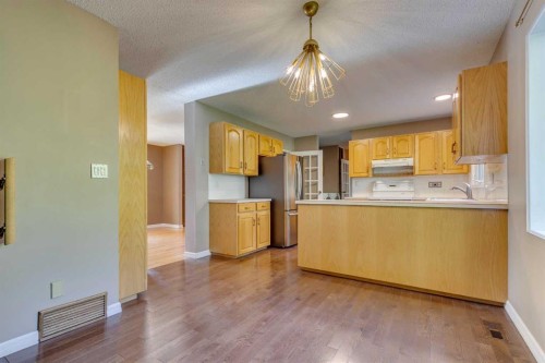 1257 Varsity Estates Road Nw, Calgary, AB - Indoor Photo Showing Kitchen