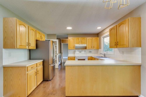 1257 Varsity Estates Road Nw, Calgary, AB - Indoor Photo Showing Kitchen With Double Sink