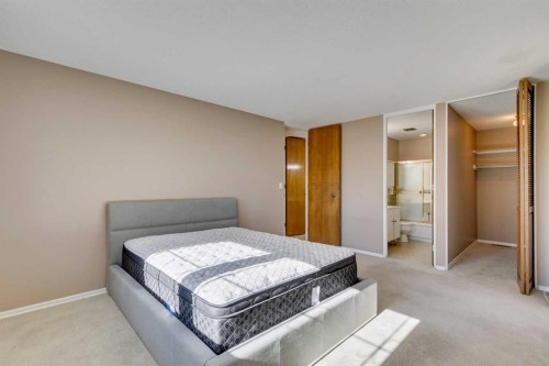 1257 Varsity Estates Road Nw, Calgary, AB - Indoor Photo Showing Bedroom