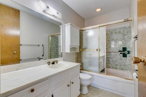 1257 Varsity Estates Road Nw, Calgary, AB - Indoor Photo Showing Bathroom