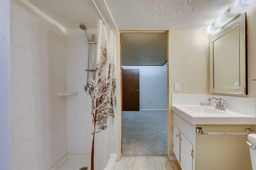 1257 Varsity Estates Road Nw, Calgary, AB - Indoor Photo Showing Bathroom