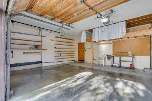 1257 Varsity Estates Road Nw, Calgary, AB - Indoor Photo Showing Garage