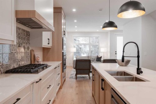 2810 35 Street Sw, Calgary, AB - Indoor Photo Showing Kitchen With Double Sink With Upgraded Kitchen