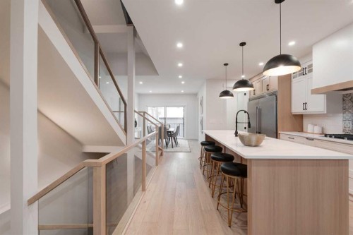 2810 35 Street Sw, Calgary, AB - Indoor Photo Showing Kitchen With Upgraded Kitchen