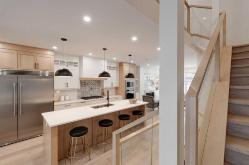 2810 35 Street Sw, Calgary, AB - Indoor Photo Showing Kitchen