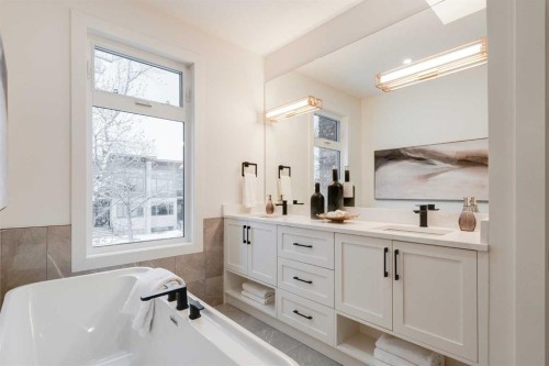 2810 35 Street Sw, Calgary, AB - Indoor Photo Showing Bathroom