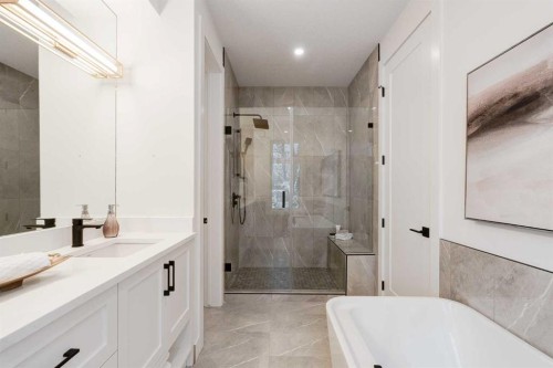 2810 35 Street Sw, Calgary, AB - Indoor Photo Showing Bathroom