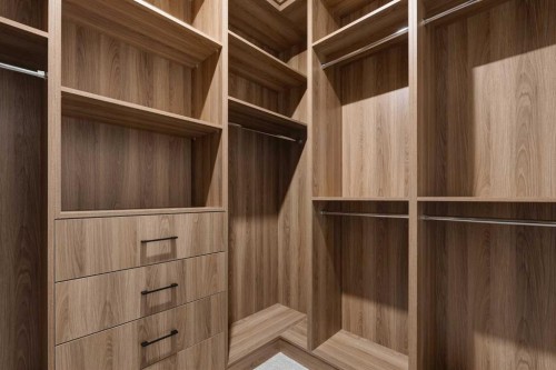 2810 35 Street Sw, Calgary, AB - Indoor With Storage