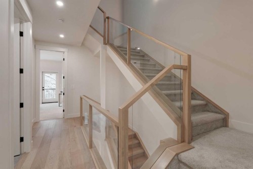 2810 35 Street Sw, Calgary, AB - Indoor Photo Showing Other Room