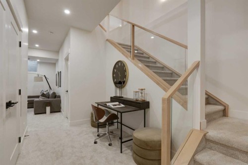 2810 35 Street Sw, Calgary, AB - Indoor Photo Showing Other Room