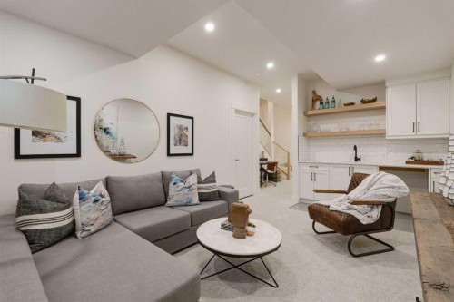 2810 35 Street Sw, Calgary, AB - Indoor Photo Showing Living Room