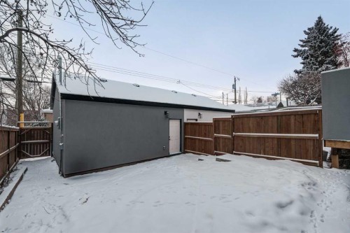 2810 35 Street Sw, Calgary, AB - Outdoor
