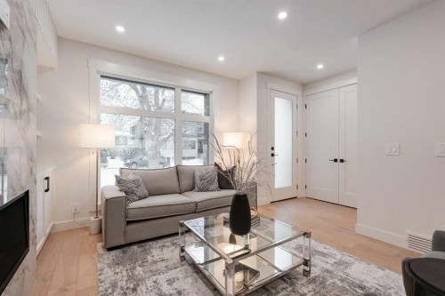 2810 35 Street Sw, Calgary, AB - Indoor Photo Showing Living Room With Fireplace