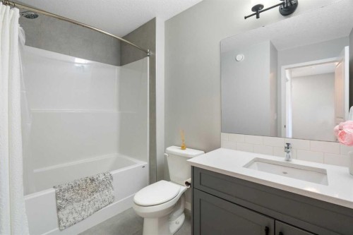 68 Masters Street Se, Calgary, AB - Indoor Photo Showing Bathroom