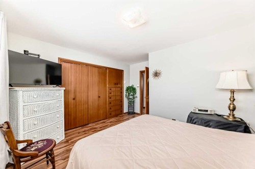 207 6A Avenue, Three Hills, AB - Indoor Photo Showing Bedroom