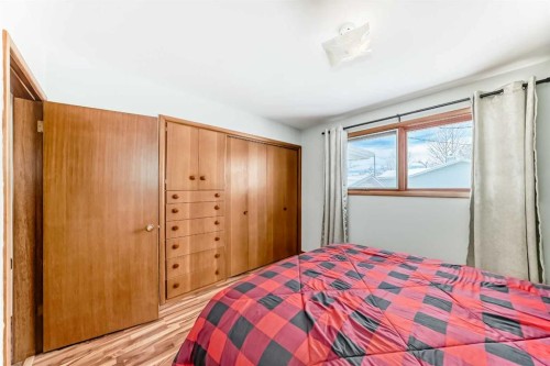207 6A Avenue, Three Hills, AB - Indoor Photo Showing Bedroom