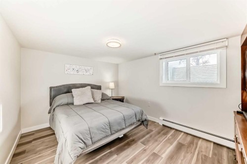 207 6A Avenue, Three Hills, AB - Indoor Photo Showing Bedroom