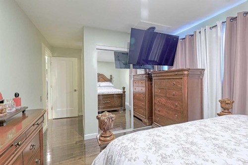 4728 Rundlehorn Drive Ne, Calgary, AB - Indoor Photo Showing Bedroom