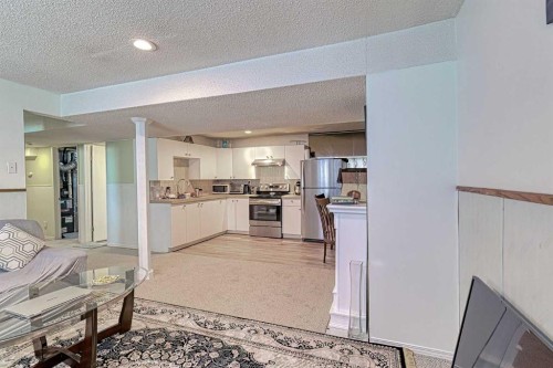 4728 Rundlehorn Drive Ne, Calgary, AB - Indoor Photo Showing Kitchen
