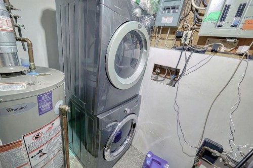 4728 Rundlehorn Drive Ne, Calgary, AB - Indoor Photo Showing Laundry Room
