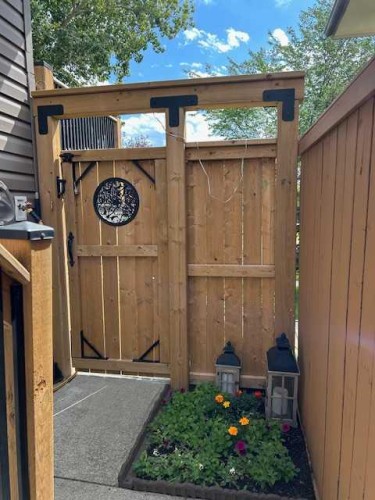 4728 Rundlehorn Drive Ne, Calgary, AB - Outdoor