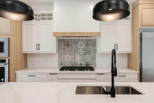2812 35 Street Sw, Calgary, AB - Indoor Photo Showing Kitchen With Double Sink