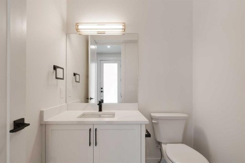 2812 35 Street Sw, Calgary, AB - Indoor Photo Showing Bathroom