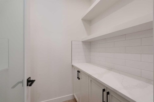 2812 35 Street Sw, Calgary, AB - Indoor