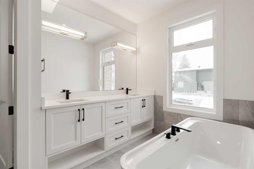 2812 35 Street Sw, Calgary, AB - Indoor Photo Showing Bathroom